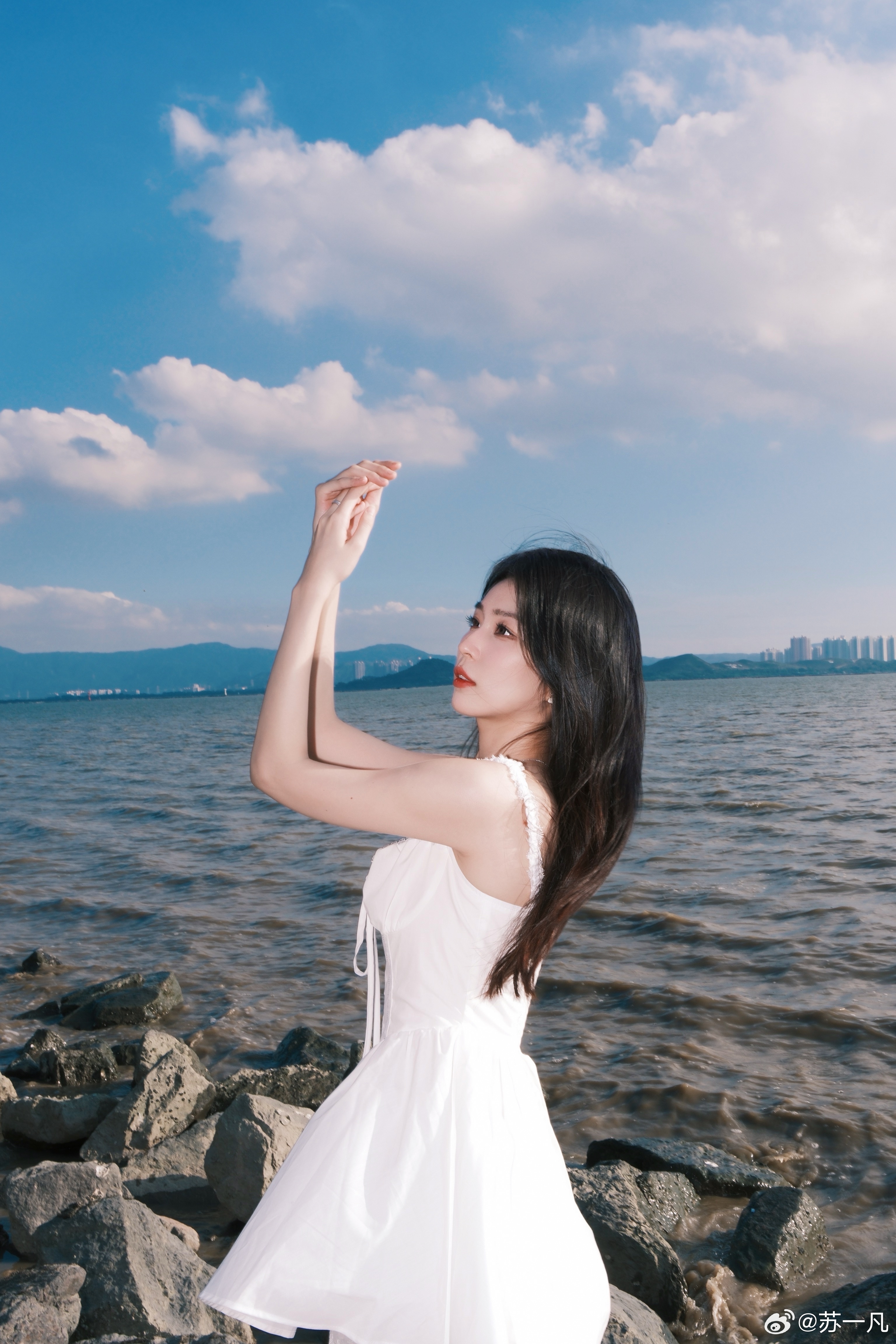 前LPL解说苏一凡晒照：深圳湾这片海 我只和最爱的人来