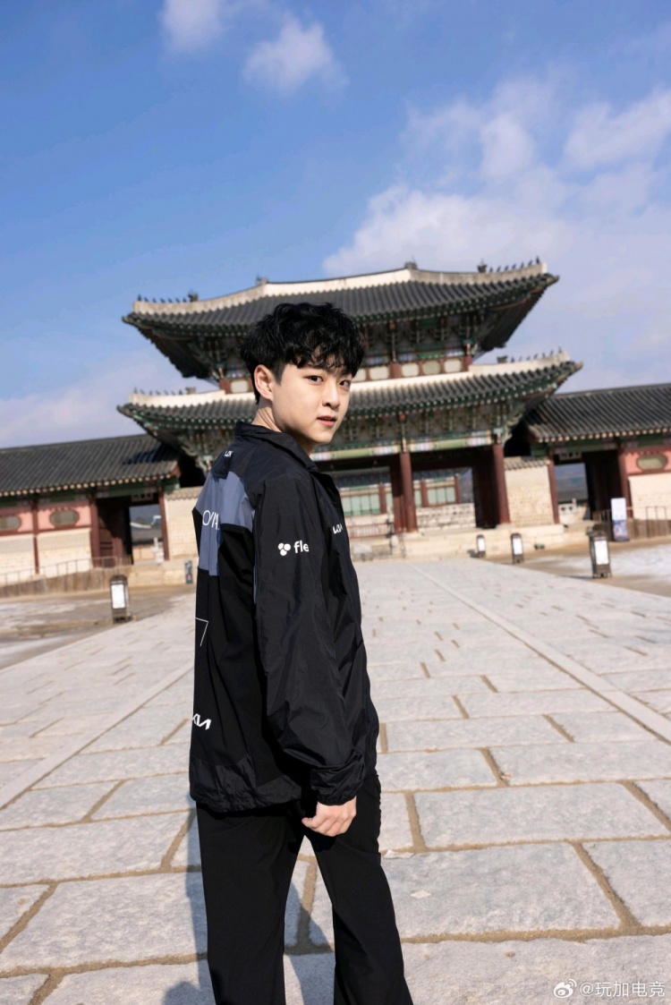 DK发布2024新赛季队服：黑白分明