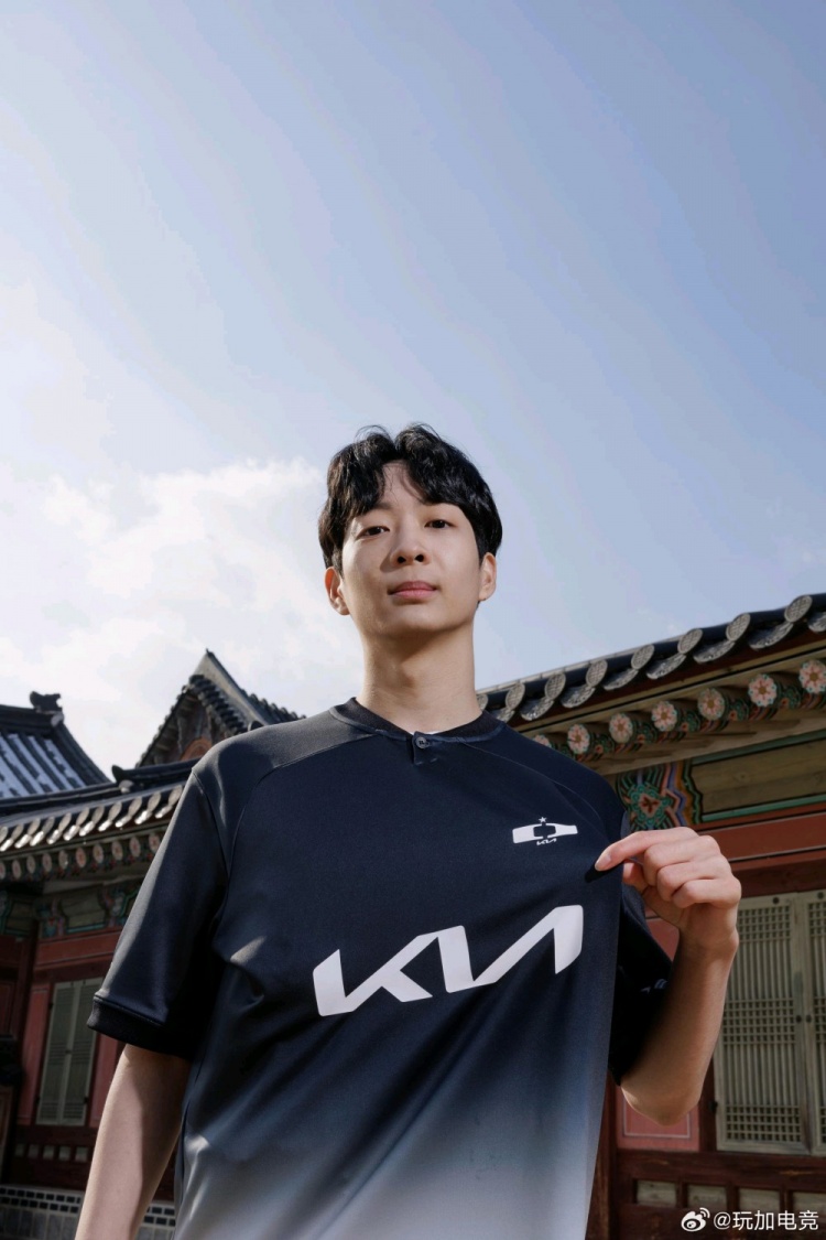 DK发布2024新赛季队服：黑白分明