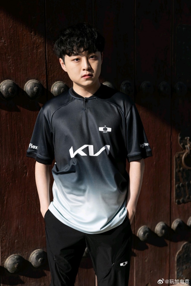 DK发布2024新赛季队服：黑白分明