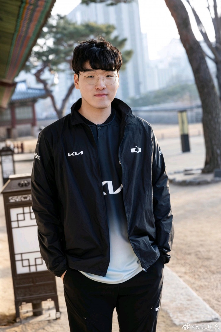 DK发布2024新赛季队服：黑白分明