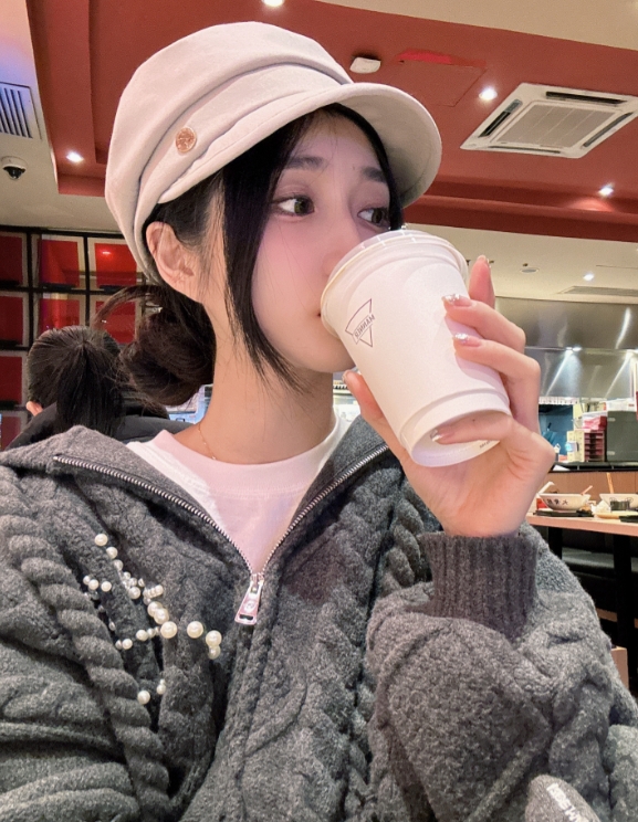 主持小悠晒照：居然是2024年的第一条~~