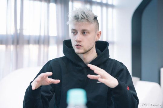 T1.Rekkles的银白色发型 引领潮流风尚_
英雄联盟专区
