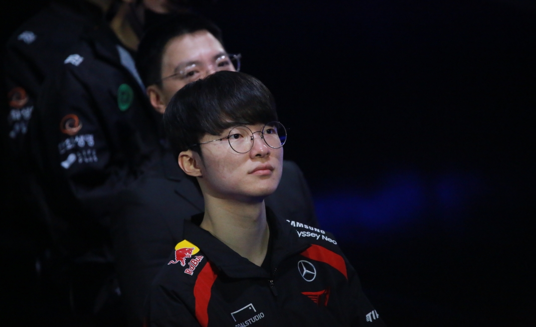 Faker：如果有很多的人能够因为我而多读书的话 会感觉很欣慰