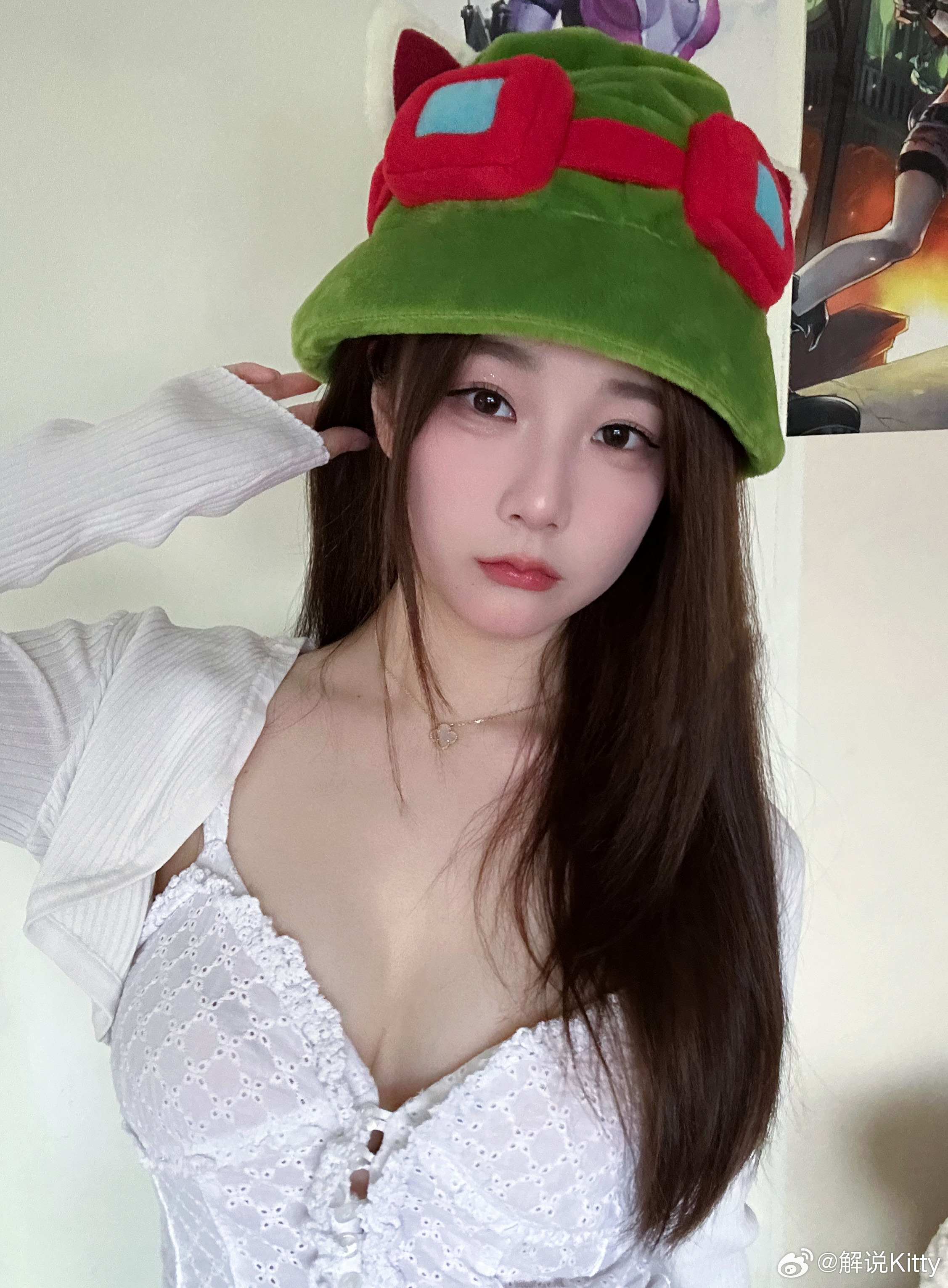 好白的蘑菇😘解说KittyCOS提莫：大事业女主好身材根本挡不住