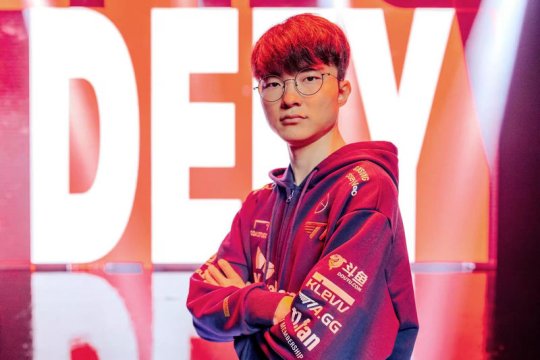 夏安称赞Faker 人需要这么完美吗 台上台下都特别厉害_赛事直通车