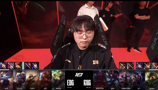 Uzi四杀泽丽惨遭老东家偷家 RNG 2-0轻松战胜EDG_赛事直通车