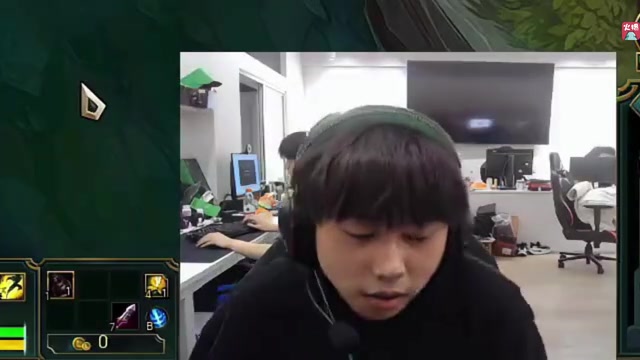 Ale：乌兹这么努力真想复出了？Uzi：我这个水平怎么又在复出啊？