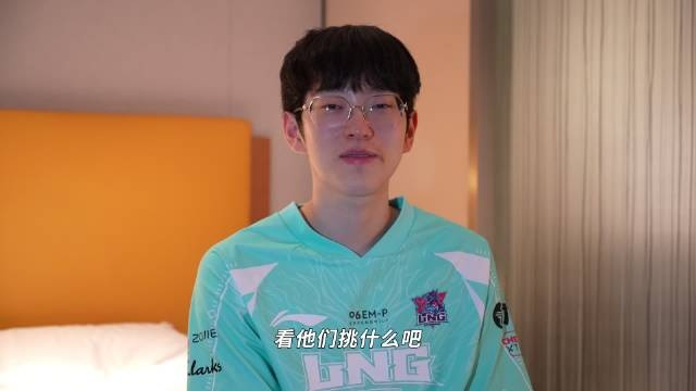 LNG更新Scout快问快答：把嘴刮破了一开始是有点痛