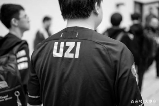 Uzi官宣退役 七载逐梦路终究意难平