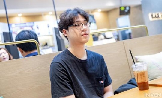 Smeb：说到加入LPL 其实我很早就决定加入KT