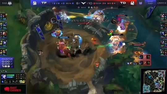 Chovy卡萨丁16级基地爆炸 Deft 2-1击败Faker