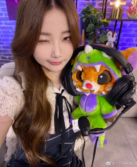 英文流解说Kitty晒照 cutie gnar