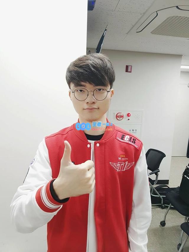 不愧是LOL第一人：LOL官方脸书将头像改为Faker
