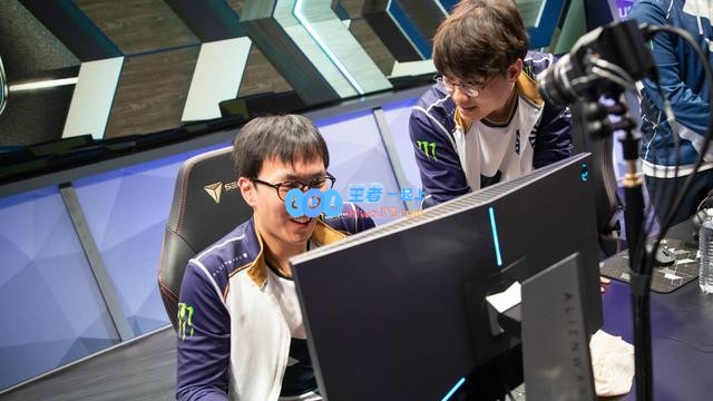 Doublelift：EU赛区高分段比NA要好一点
