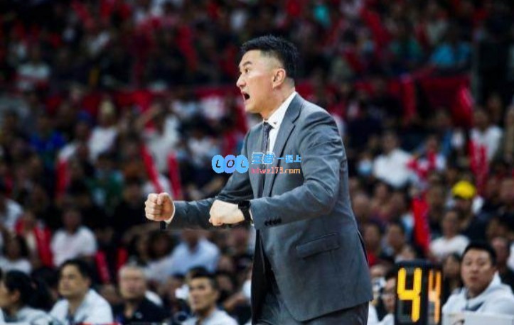 ?杜峰怒批年轻队员沉迷打游戏：篮球这项男人游戏却打不明白！
