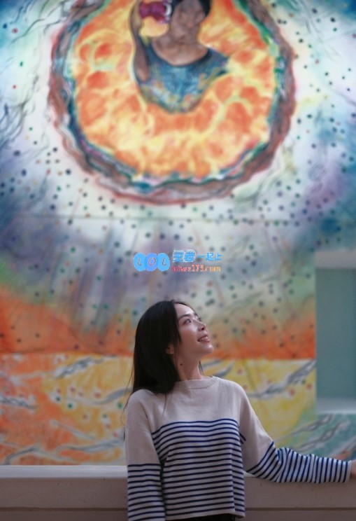余霜分享自拍：手上还有不少未发布的精彩照片哦！