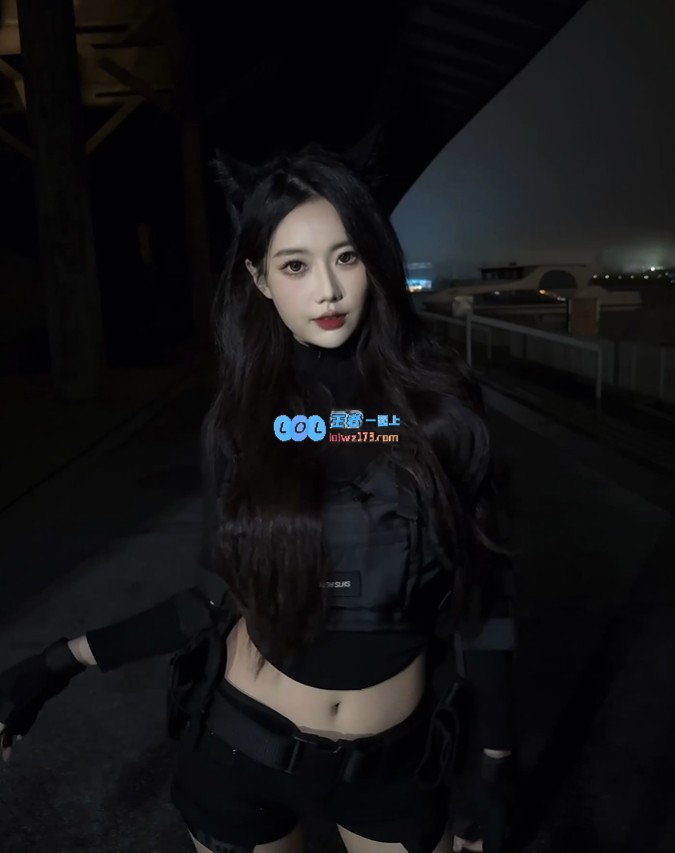 永劫无间的美丽主播陈鱼分享惊艳照片：展现帅气与性感的完美结合~