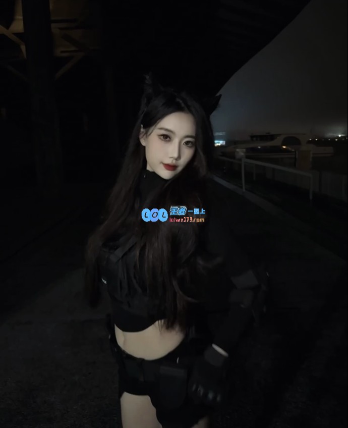 永劫无间的美丽主播陈鱼分享惊艳照片：展现帅气与性感的完美结合~