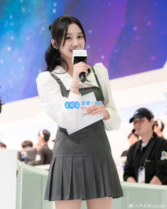 LCK魅力女主持尹秀彬分享美照：祝大家新的一周充满活力与动力！?