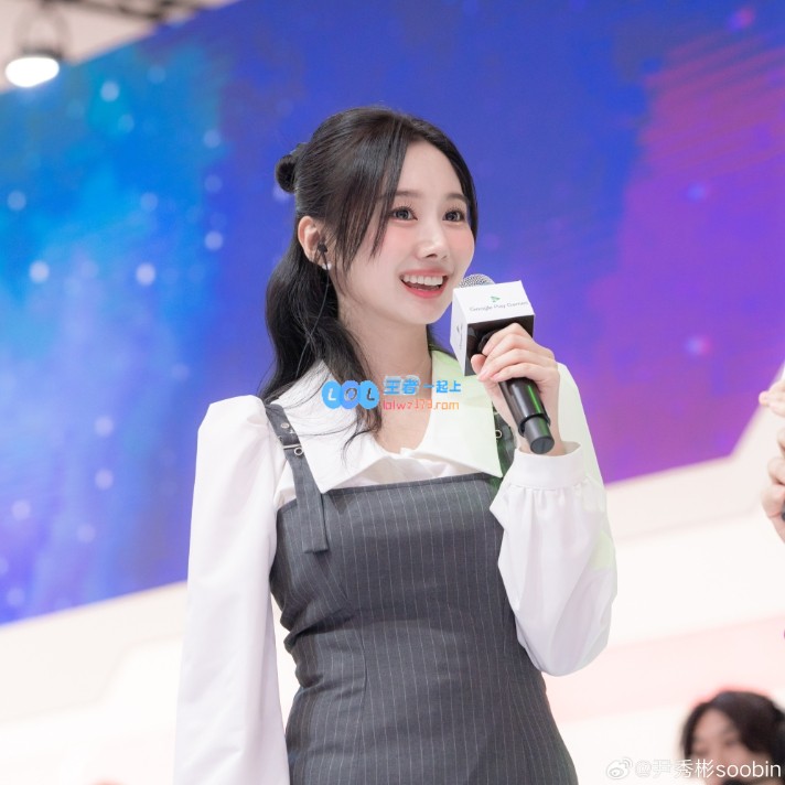 LCK魅力女主持尹秀彬分享美照：祝大家新的一周充满活力与动力！?