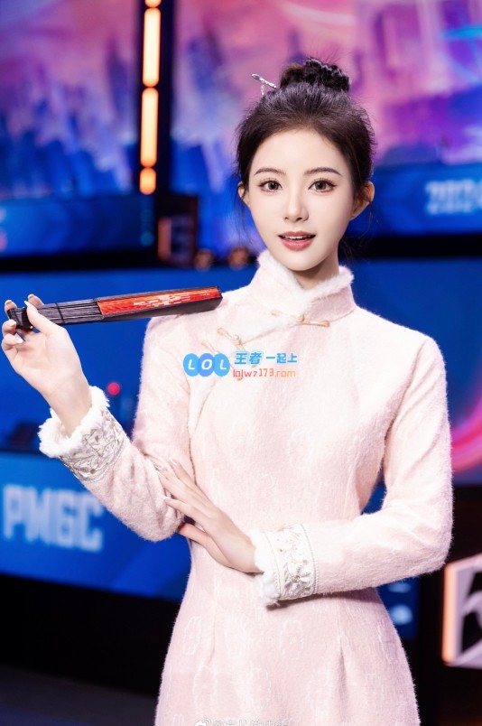 优雅旗袍展现女性魅力，修身设计太美让人心动~