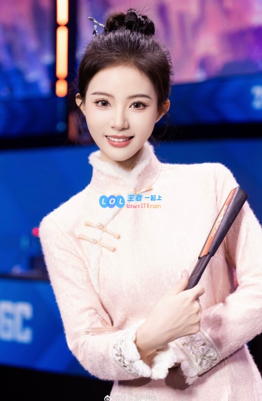 优雅旗袍展现女性魅力，修身设计太美让人心动~