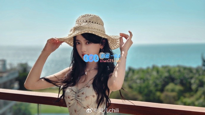轻松假日心情！KPL女主持灵儿分享日常近照并透露感冒症状，今日将首次尝试唱歌表演