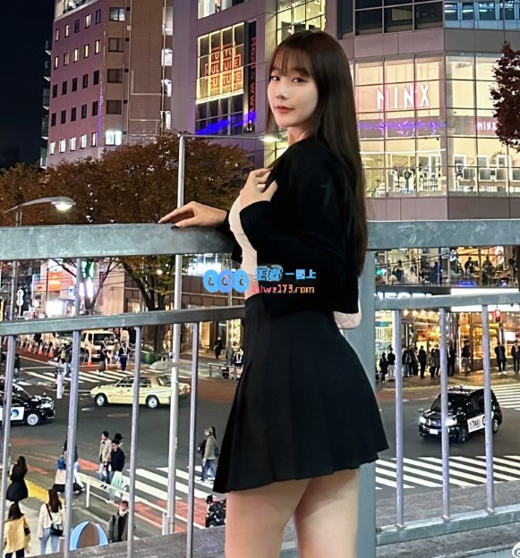前官方解说Kitty开启高达100美元月费的付费看图频道，独享1v1直播连麦体验！