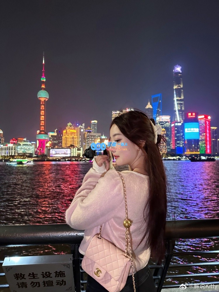 和Kitty一起欣赏美丽夜景照片，快来分享这份风景之美吧💖