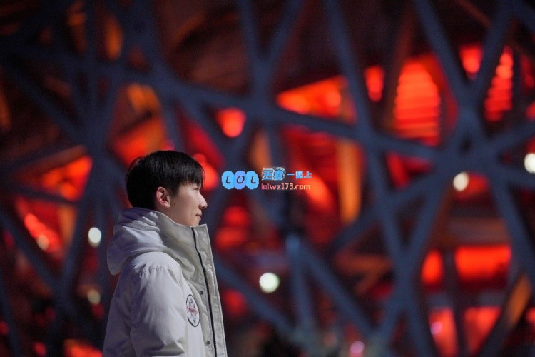 JDG官方发布精彩返图：小咪魅力帅照四连击，球迷狂欢