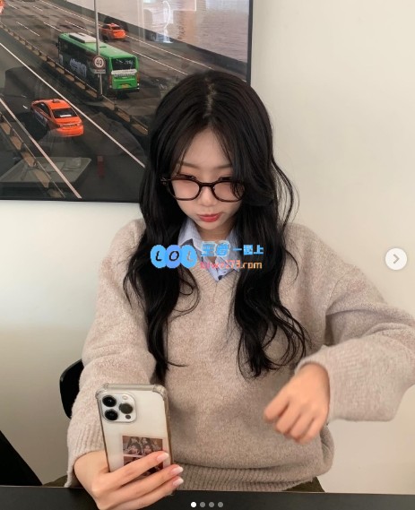 LCK青春靓丽女主播最新写真：活力四射的魅力瞬间~