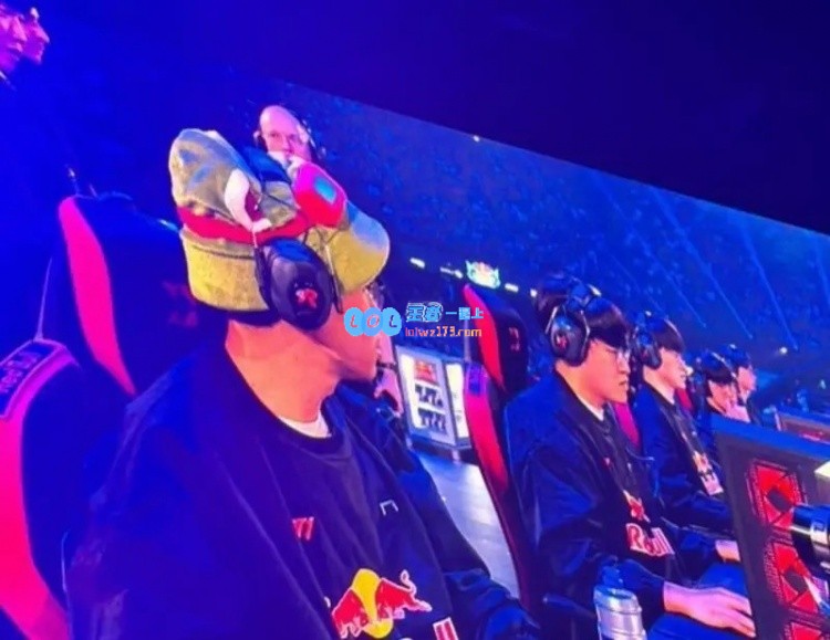 前T1战队上单选手Untara分享旅行照片：为参加红牛杯而来到巴黎啦