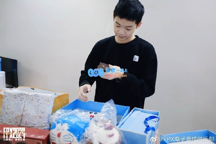 FPX祝福sheer生日快乐：期待文杰在小凤凰新团队中继续努力奋斗