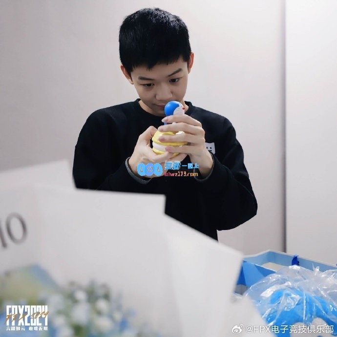 FPX祝福sheer生日快乐：期待文杰在小凤凰新团队中继续努力奋斗
