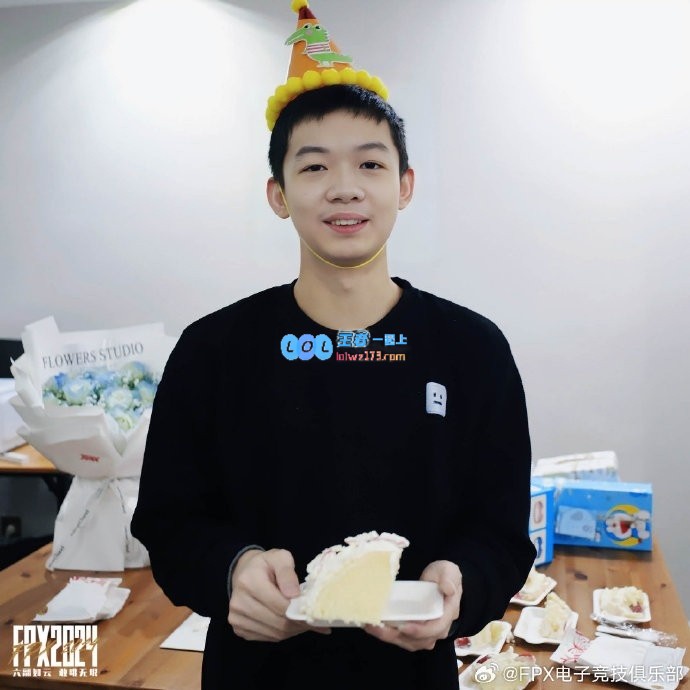 FPX祝福sheer生日快乐：期待文杰在小凤凰新团队中继续努力奋斗