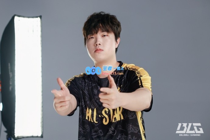 BLG全明星拍摄正式回归：准备迎接全明星盛典吗？瞧瞧Bin哥身着队服的帅气造型吧