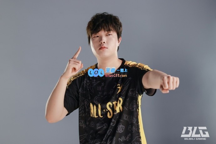 BLG全明星拍摄正式回归：准备迎接全明星盛典吗？瞧瞧Bin哥身着队服的帅气造型吧