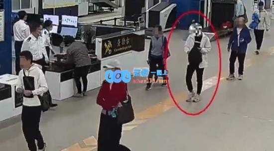 男子将100个苹果耳机藏于腹腔伪装成“完美腹肌”企图入境