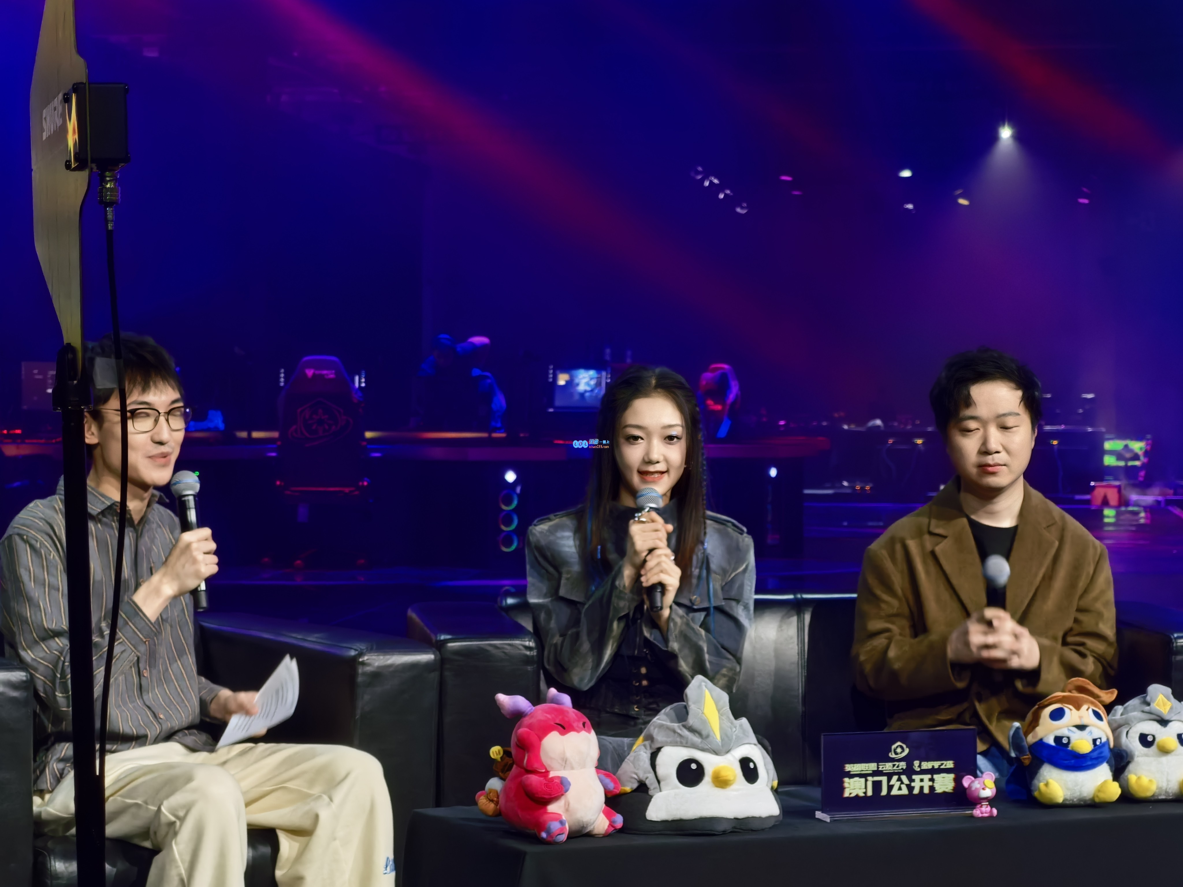 美丽动人！女歌手希林娜依高出席云顶之弈澳门公开赛表演引关注