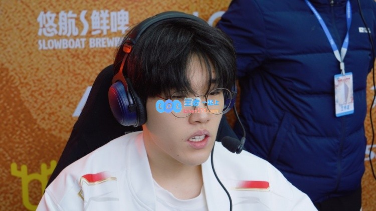 AL分享选手线下赛精彩瞬间：圣枪哥与Tarzan重聚，梦幻协作再现！