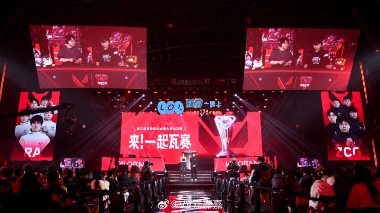 无畏契约主持人唯嘉晒照：结束出差，回程上海
