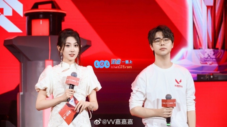 无畏契约主持人唯嘉晒照：结束出差，回程上海
