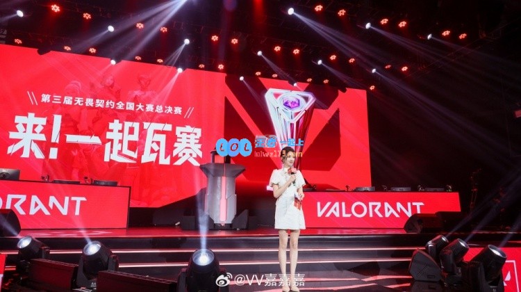 无畏契约主持人唯嘉晒照：结束出差，回程上海