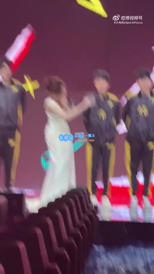 奇怪！Knight曝光Bin在比赛中不断高喊“干掉Xun！干掉Xun！”