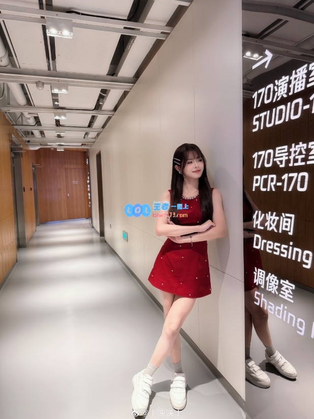 主持泱泱分享美丽瞬间：生活的一切都那么恰到好处呢~
