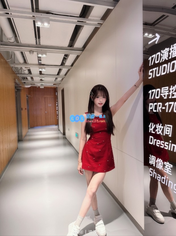 主持泱泱分享美丽瞬间：生活的一切都那么恰到好处呢~