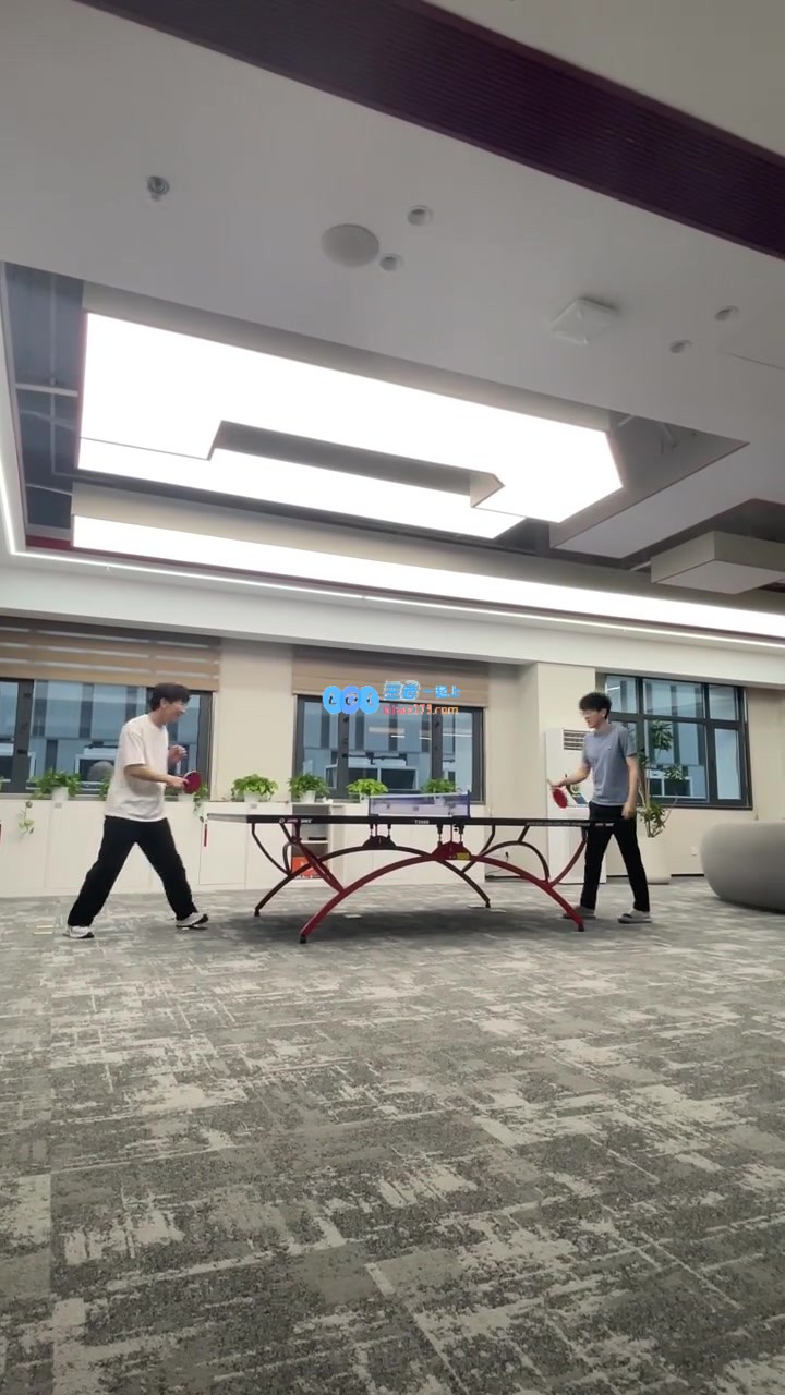 JDG选手们的训练生活：?️北神树乒乓球队日常训练与激战分享！
