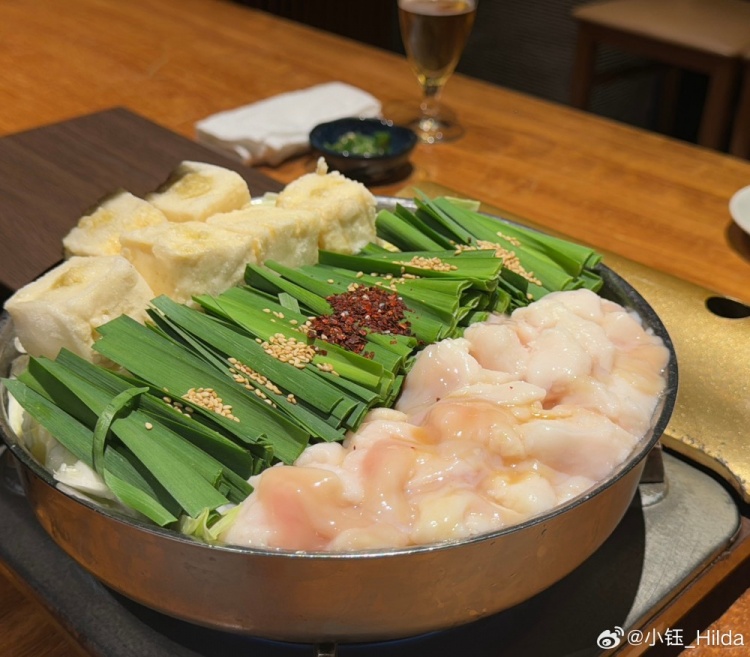 LPL主持人小钰晒照：快乐碎片，早班机回来咯