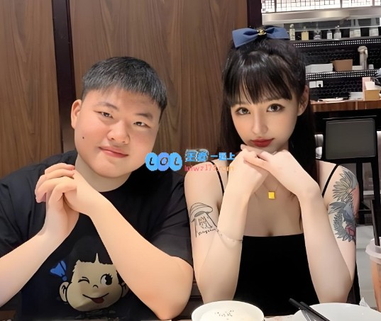 Uzi妻子奥咪咪在直播中透露：老公希望再添女儿，但因担心继续添男孩而拒绝